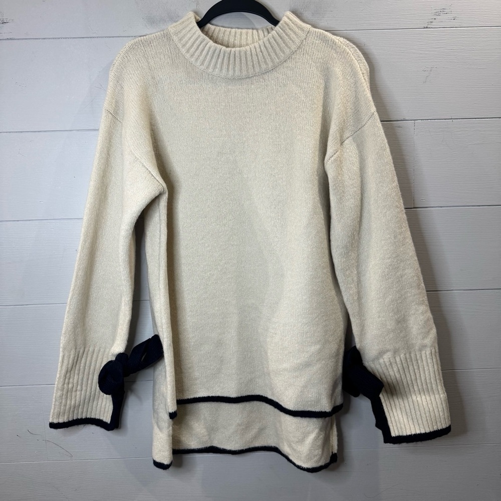 J.O.A. Tie Sleeve Sweater In An Off-White/Ivory Oversized Size Small